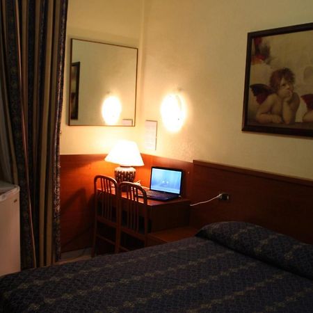 Yiennese Two Bed & Breakfast Rome Bagian luar foto