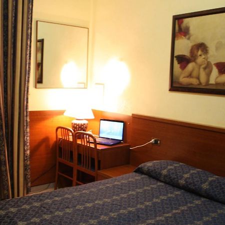 Yiennese Two Bed & Breakfast Rome Bagian luar foto
