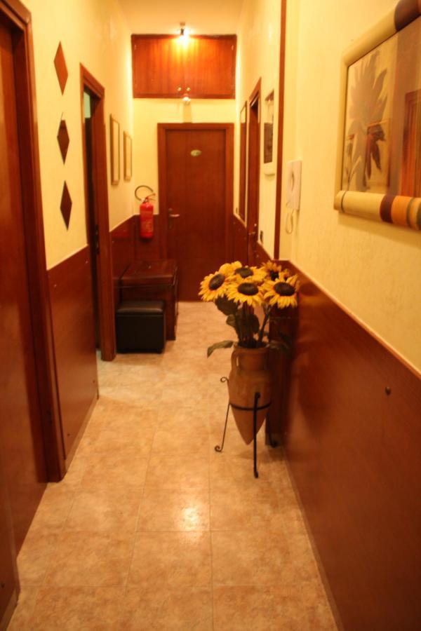 Yiennese Two Bed & Breakfast Rome Bagian luar foto